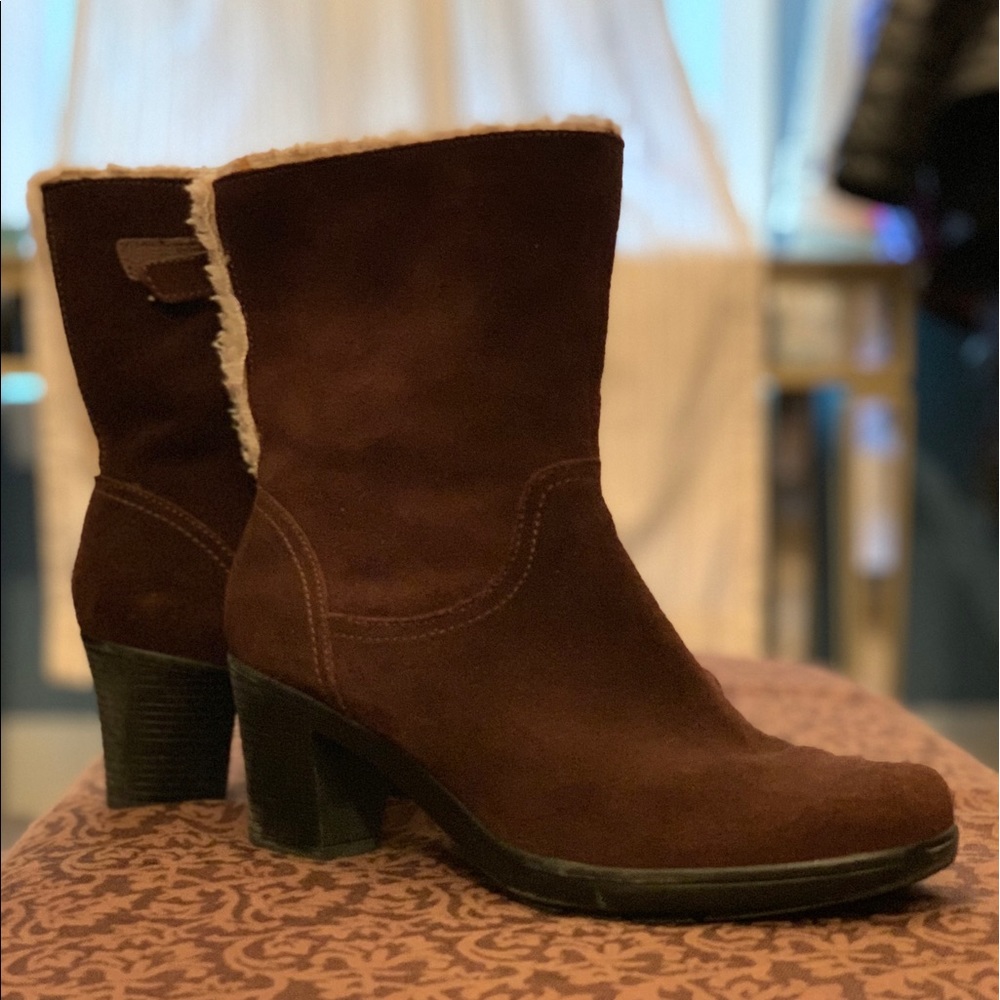 Clark’s brown suede boots